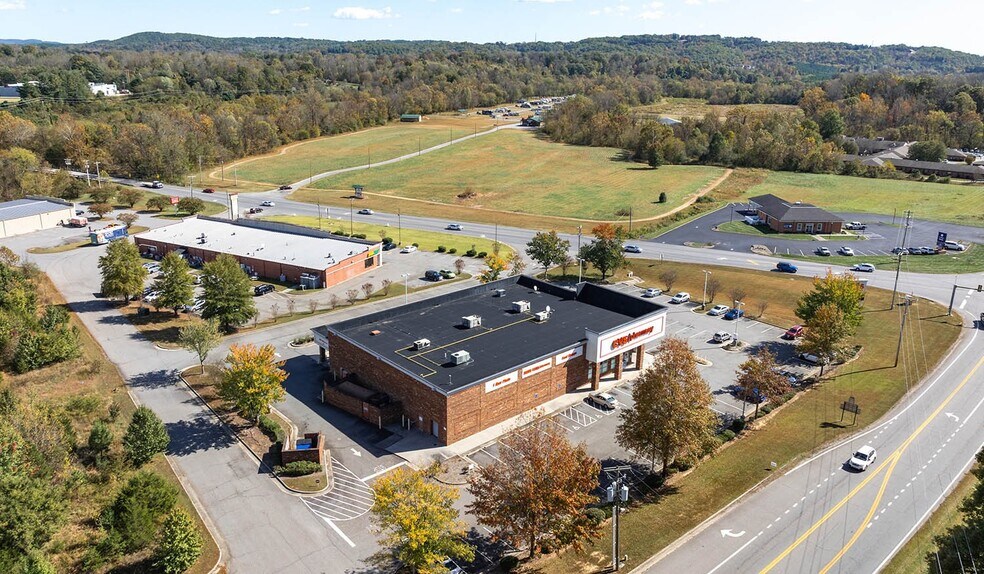 400 Riverside Dr, Bassett, VA à vendre - Photo du bâtiment - Image 2 de 7