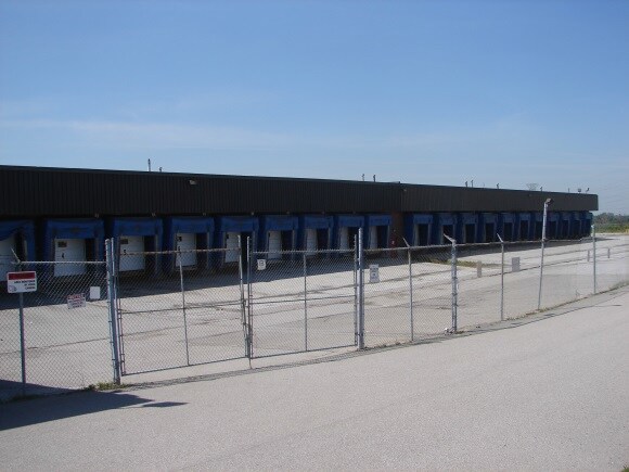 1100 Arrow Rd, Toronto, ON à louer - Photo du bâtiment - Image 3 de 6