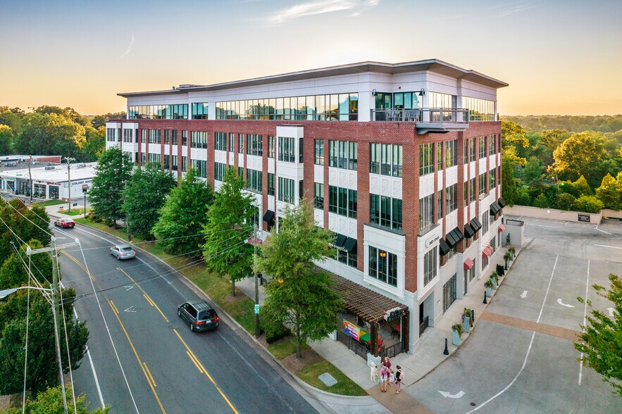 2820 Selwyn Ave, Charlotte, NC à louer - Photo du bâtiment - Image 2 de 4