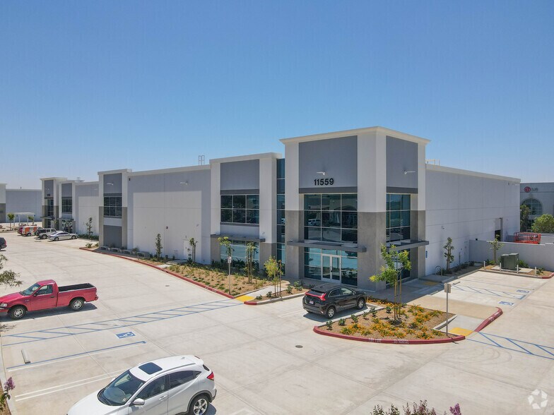 11559 Foothill Blvd, Rancho Cucamonga, CA for lease - Building Photo - Image 2 of 9