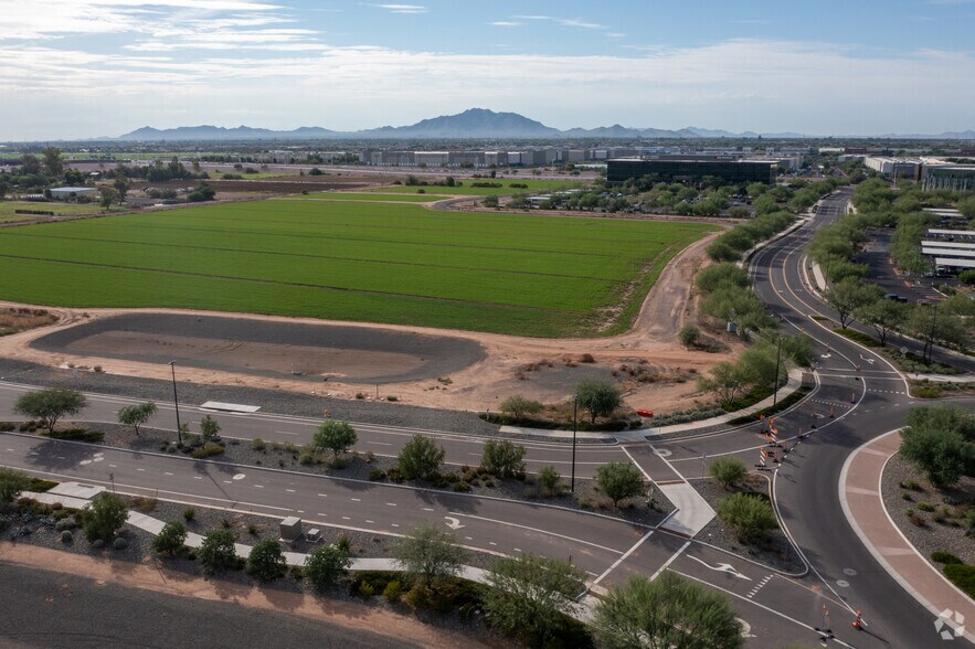E Rivulon Blvd, Gilbert, AZ à louer - Photo du bâtiment - Image 2 de 3