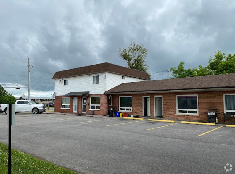 1144 Division St, Cobourg, ON à vendre - Photo du bâtiment - Image 3 de 9