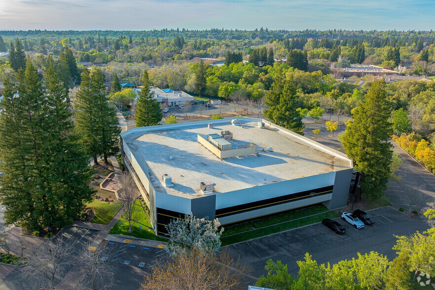 2339 Gold Meadow Way, Gold River, CA à vendre - Aérien - Image 3 de 8