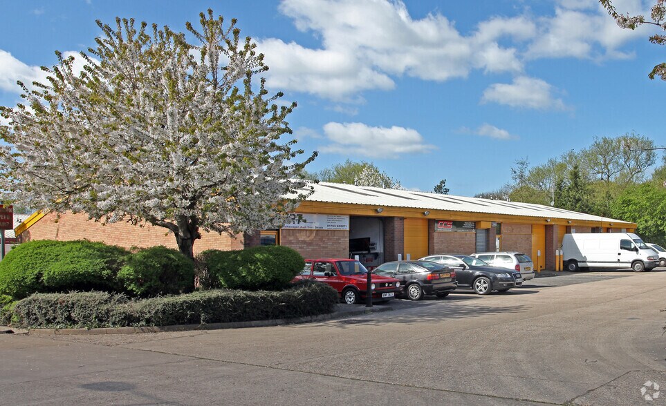 851-860 Plymouth Rd, Slough à louer - Photo du bâtiment - Image 2 de 4