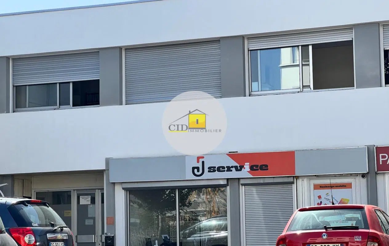 Retail in Saint-Priest for lease Building Photo- Image 1 of 9