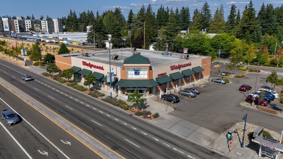 17524 Aurora Ave N, Shoreline, WA à vendre - Photo du bâtiment - Image 2 de 7