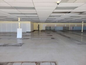 1121 N Reynolds Rd, Toledo, OH à vendre Photo intérieure- Image 1 de 1
