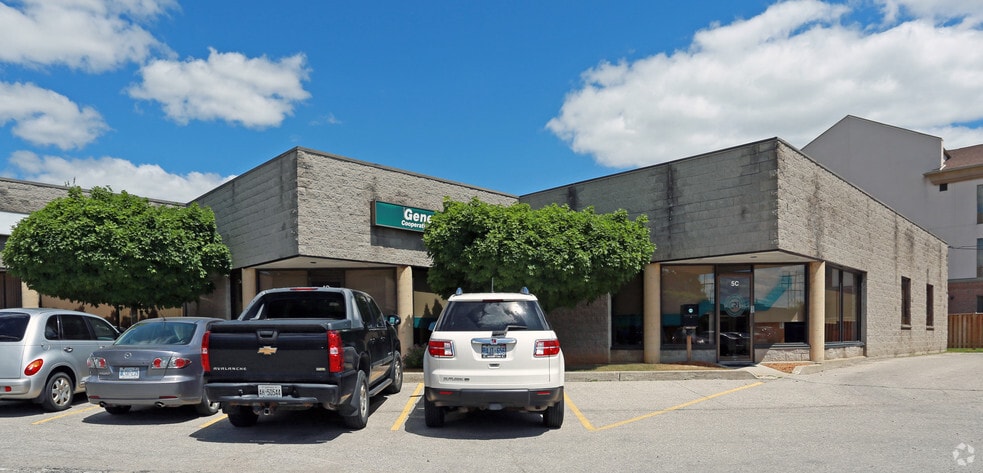 291 Woodlawn Rd, Guelph, ON à louer - Photo du bâtiment - Image 3 de 11