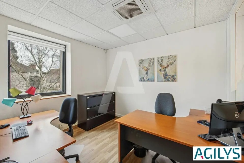 Office in Les Ulis for lease Interior Photo- Image 1 of 7