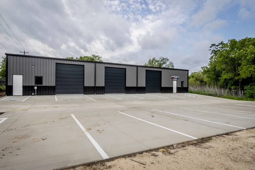 1401 Ranger Hwy, Weatherford, TX à louer - Photo du bâtiment - Image 2 de 17