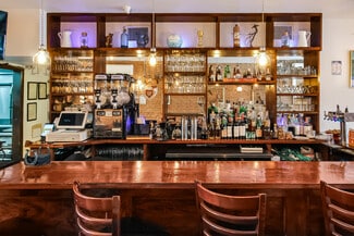 Plus de détails pour 550 Court St, Brooklyn, NY - Commerce de détail à louer