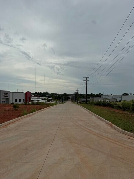 245 NW 71st St, Oklahoma City, OK à louer - Photo de construction - Image 2 de 3