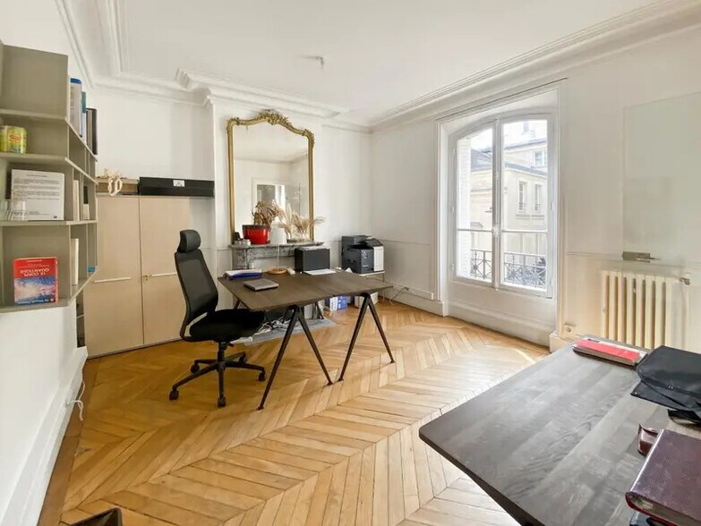 18 Rue De Mogador, Paris for lease - Interior Photo - Image 3 of 8