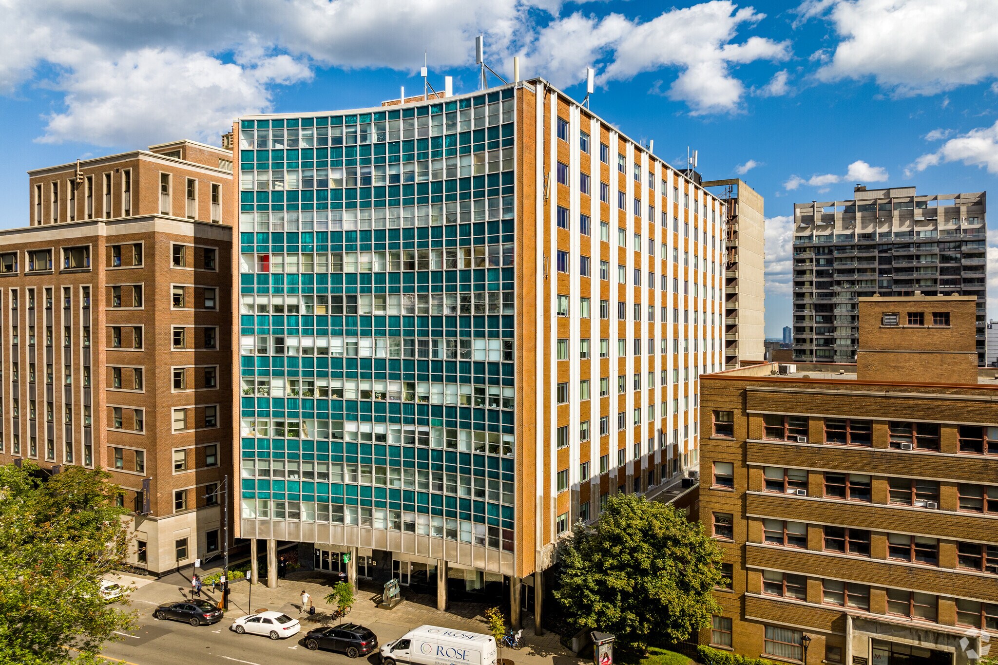 1980-1984 Rue Sherbrooke O, Montréal, QC à vendre Photo du bâtiment- Image 1 de 1