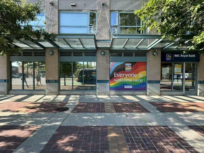 Plus de détails pour 1195 Pacific Blvd, Vancouver, BC - Commerce de détail à louer