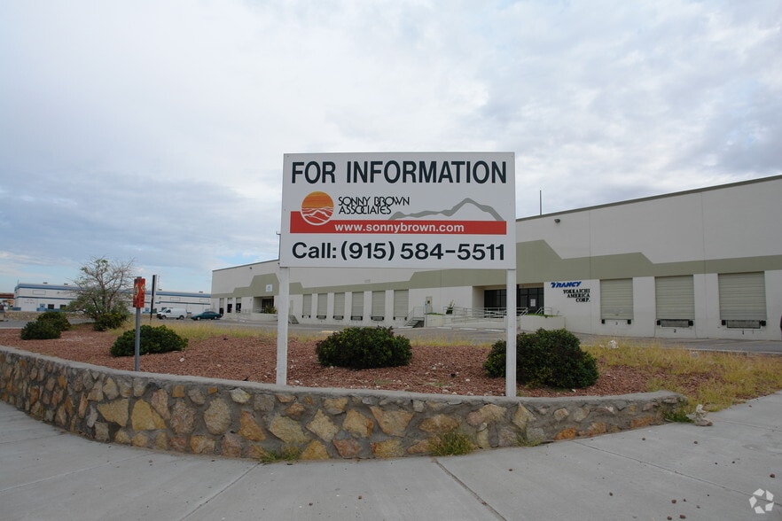 12295 Rojas Dr, El Paso, TX à louer - Photo du bâtiment - Image 2 de 18