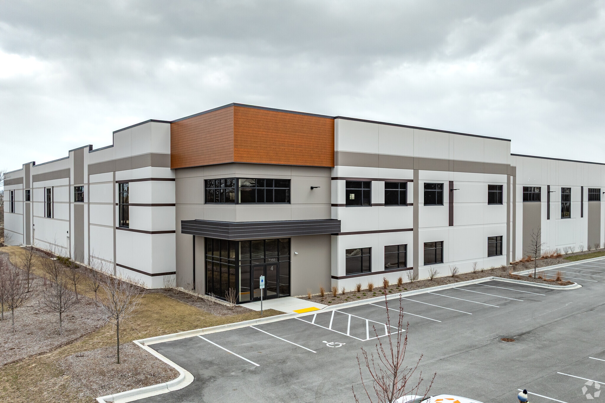 7350 S 13th St, Oak Creek, WI for lease Building Photo- Image 1 of 13