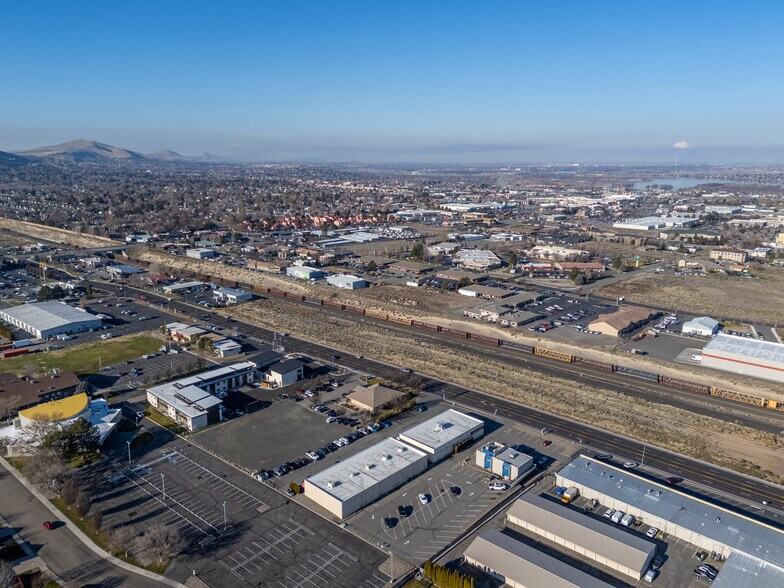 7201 W Clearwater Ave, Kennewick, WA for sale - Building Photo - Image 2 of 10