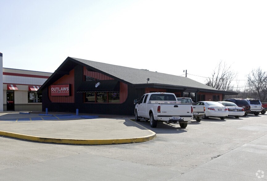 3121 E Frank Phillips Blvd, Bartlesville, OK à vendre - Photo principale - Image 1 de 6