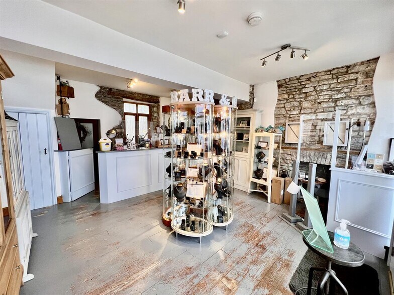 1 Carmarthen St, Llandeilo à louer - Photo intérieure - Image 3 de 23