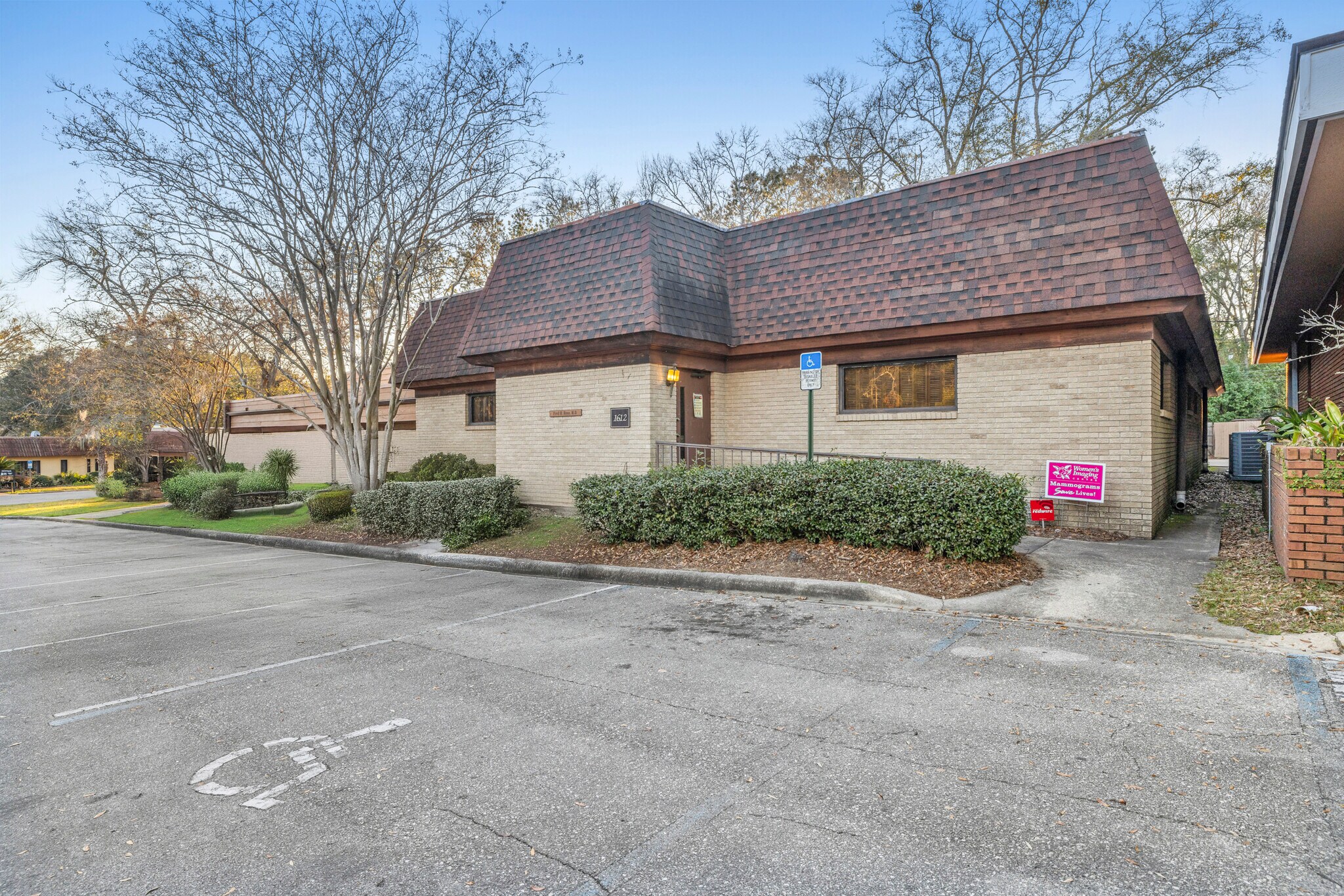 1612 W Plaza Dr, Tallahassee, FL à vendre Photo du bâtiment- Image 1 de 32