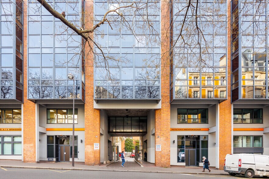 Flex dans Paris à louer - Photo du bâtiment - Image 2 de 3