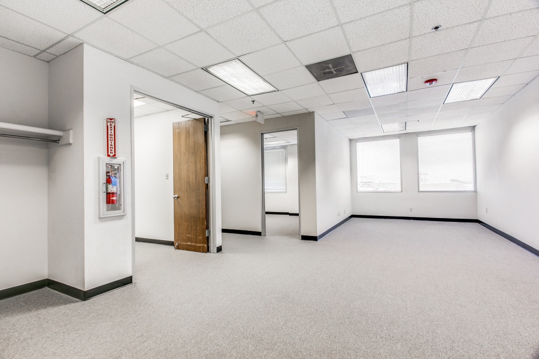 6851 NE Loop 820, North Richland Hills, TX for lease Interior Photo- Image 1 of 7