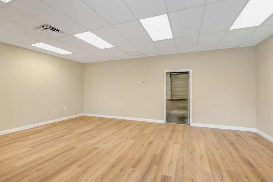 3449 Technology Dr, North Venice, FL for lease - Interior Photo - Image 2 of 20