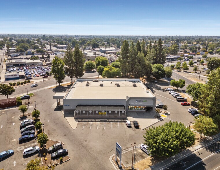 1210 N Blackstone Ave, Fresno, CA à vendre - Photo du bâtiment - Image 2 de 6