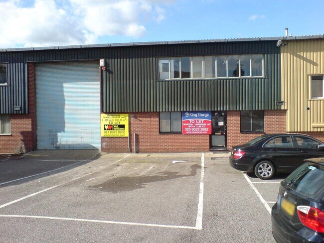 Plus de détails pour Moorside Rd, Winchester - Industriel à louer