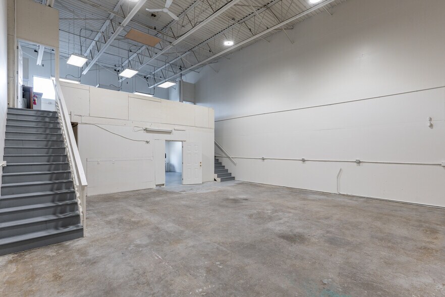 9785 192nd St, Surrey, BC à vendre - Photo du bâtiment - Image 2 de 7