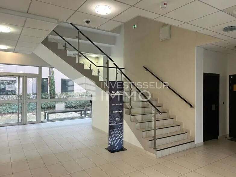 Bureau dans Cergy à louer - Hall d’entrée - Image 2 de 6