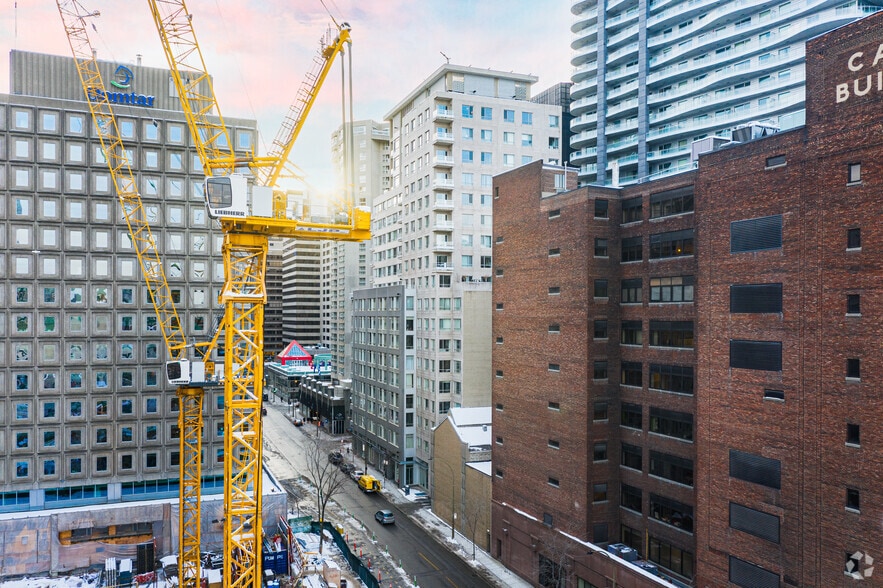 439-447 Av du Président-Kennedy, Montréal, QC à vendre - Photo principale - Image 1 de 12