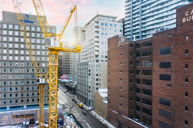 Plus de détails pour 439-447 Av du Président-Kennedy, Montréal, QC - Multi-résidentiel à vendre