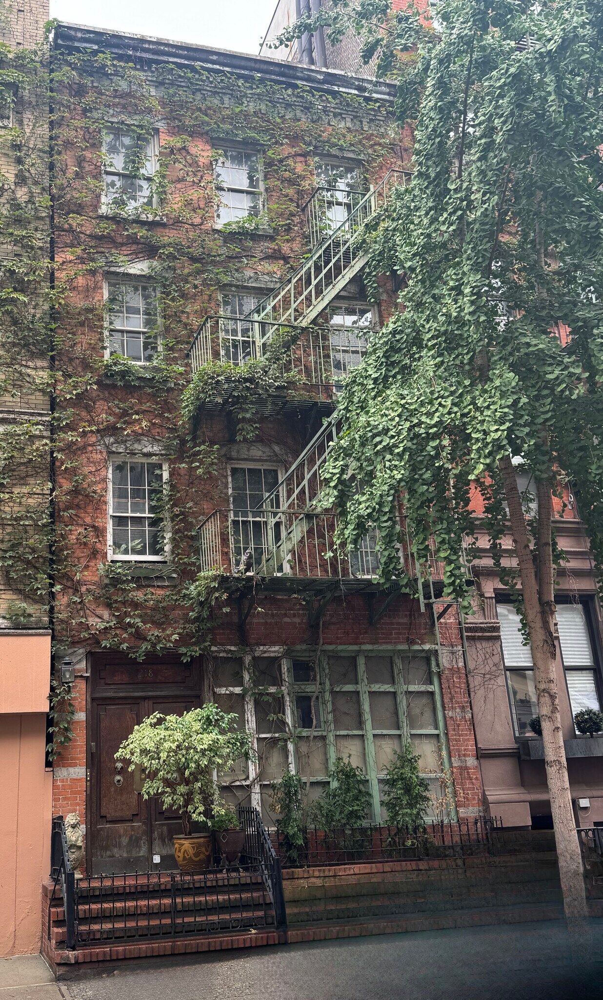 218 E 25th St, New York, NY à vendre Photo du bâtiment- Image 1 de 9