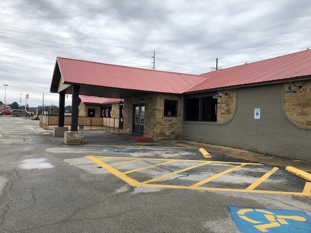 1700 S Caraway Rd, Jonesboro, AR for lease Building Photo- Image 1 of 14