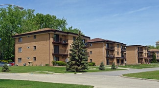 More details for 7710 Wildwood Ct, Darien, IL - Multifamily for Sale