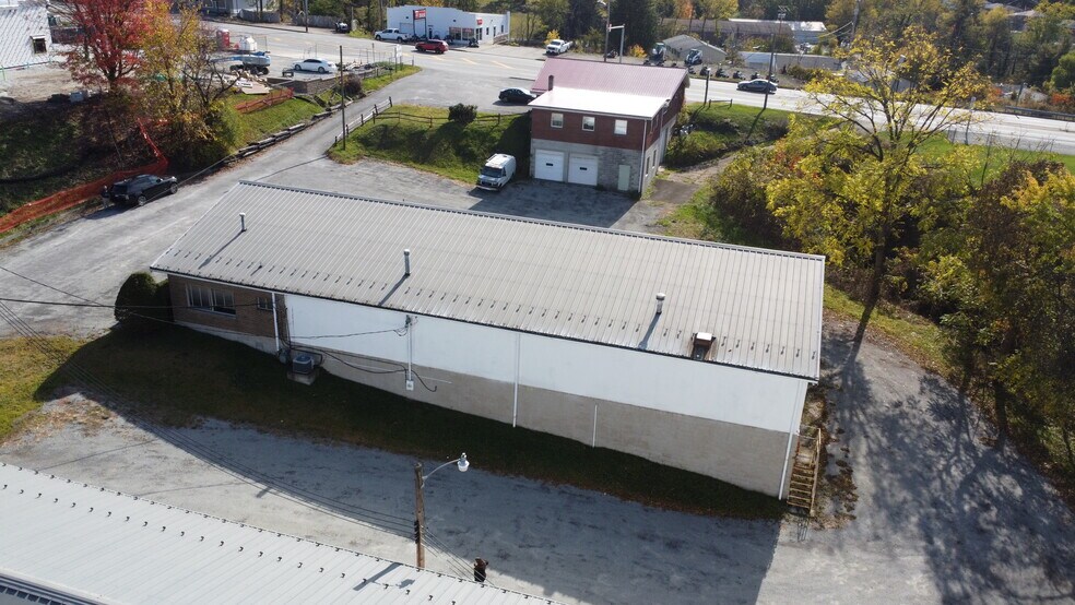 76 Clair St, Irwin, PA à louer - Photo du bâtiment - Image 3 de 10