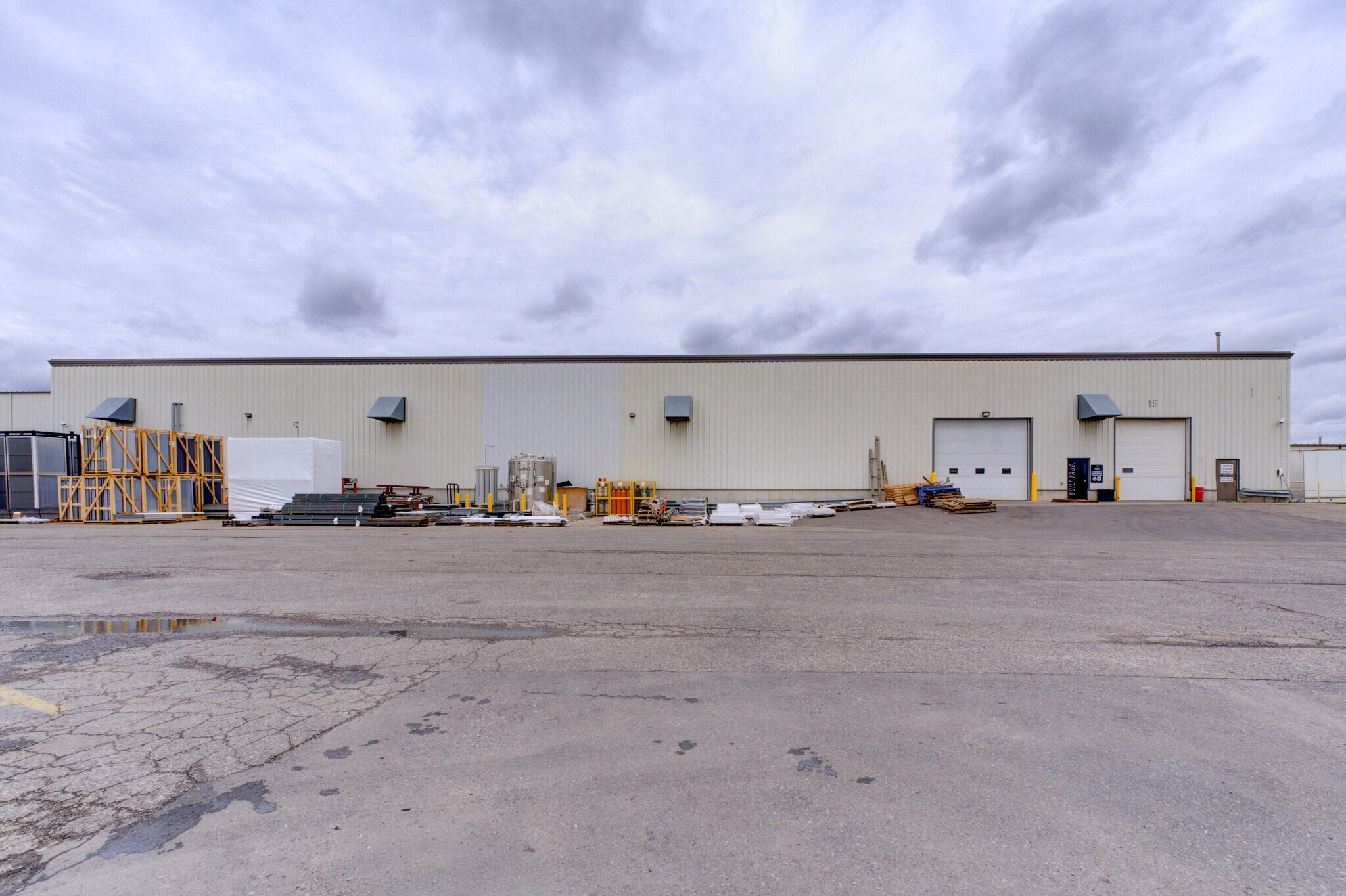 75 Plant Farm Blvd, Brantford, ON for lease Interior Photo- Image 1 of 26