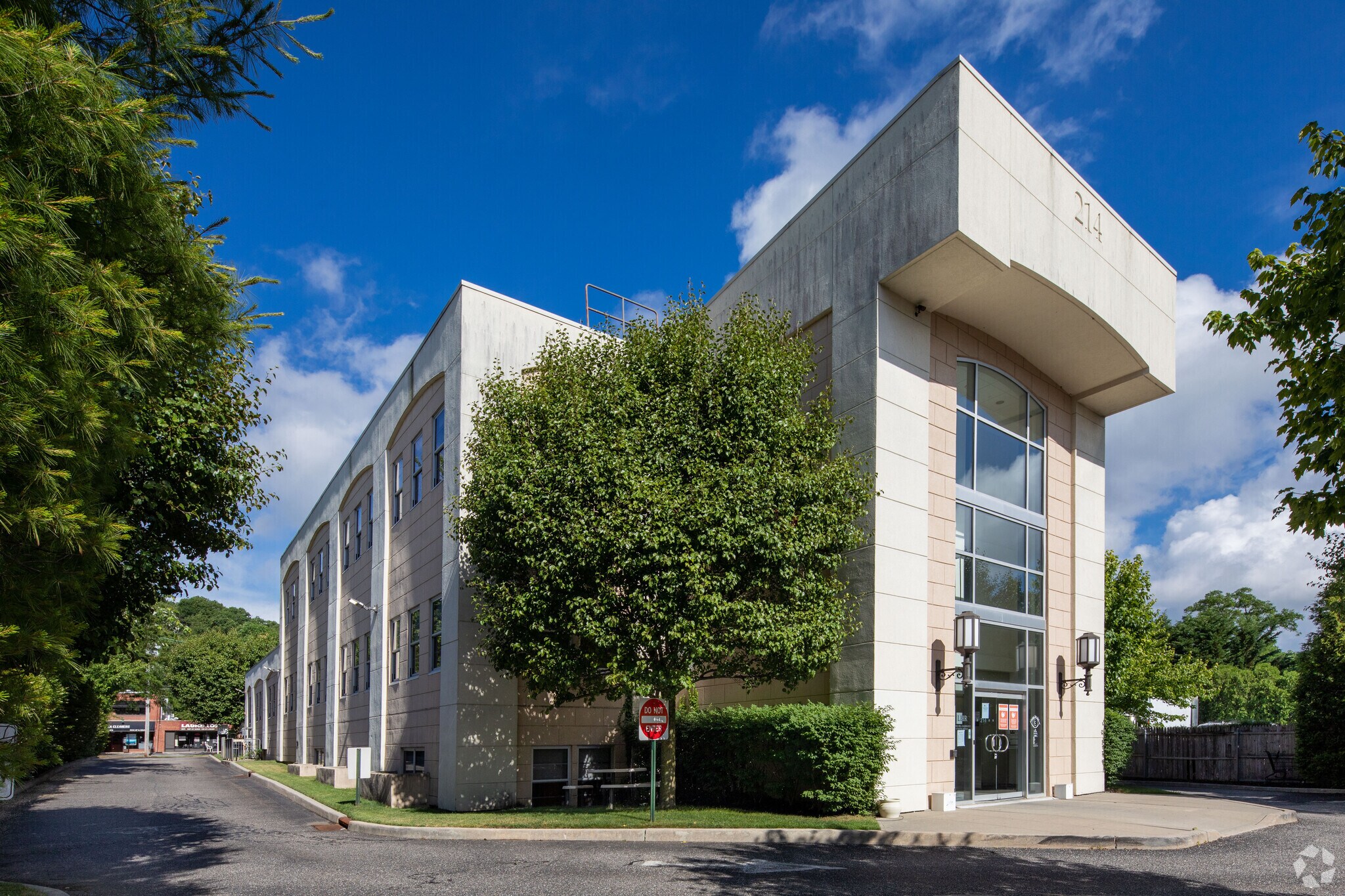 214 Wall St, Huntington, NY à louer Photo du bâtiment- Image 1 de 7