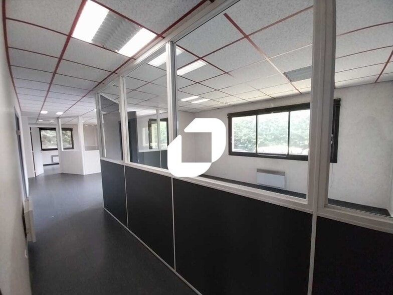 Bureau dans BOISSY-L'AILLERIE à louer - Photo intérieure - Image 1 de 17