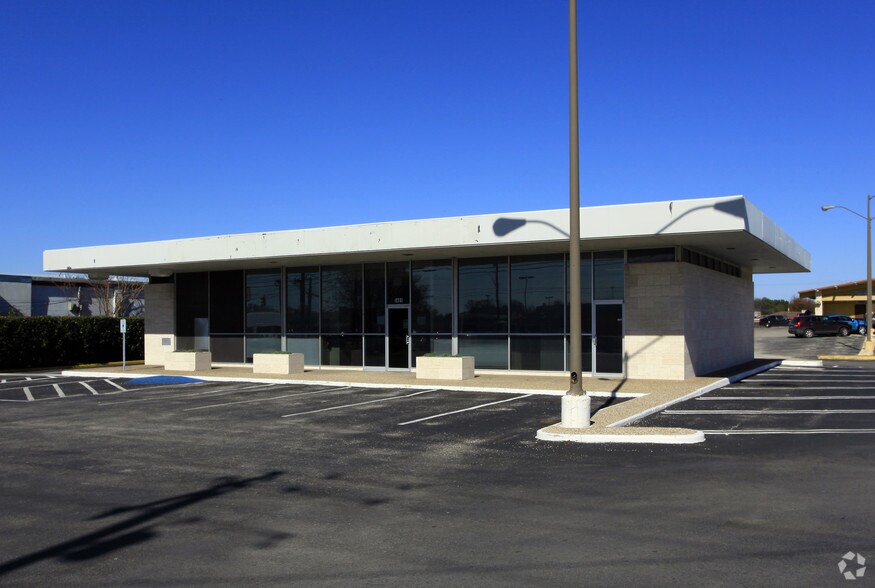 5401 Walzem Rd, San Antonio, TX à louer - Photo du bâtiment - Image 1 de 7