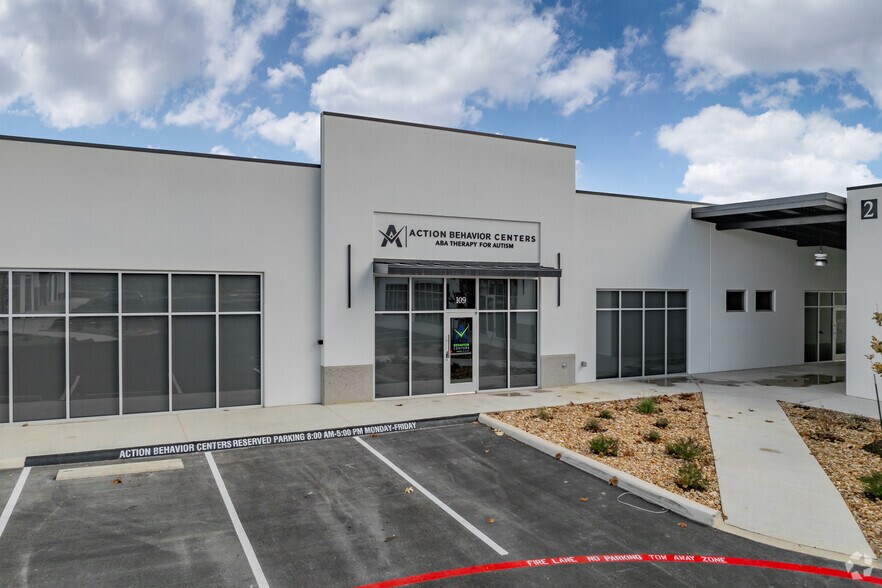 Old FM Hwy 471 & Sawmill Grade, San Antonio, TX à louer - Photo du bâtiment - Image 3 de 19