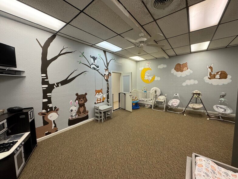 3001-3027 Lackland Rd, Fort Worth, TX for lease - Interior Photo - Image 3 of 5