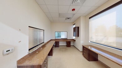 1416 E Broadway St, Pearland, TX for lease Interior Photo- Image 2 of 4