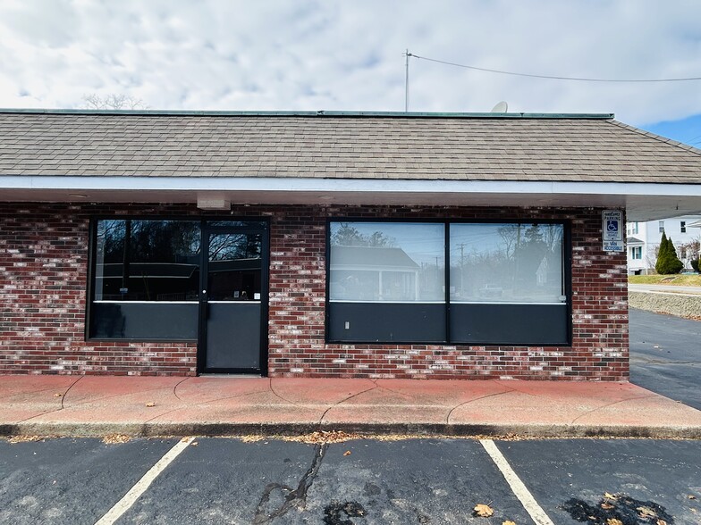 286 Maple Ave, Barrington, RI for lease - Building Photo - Image 1 of 15