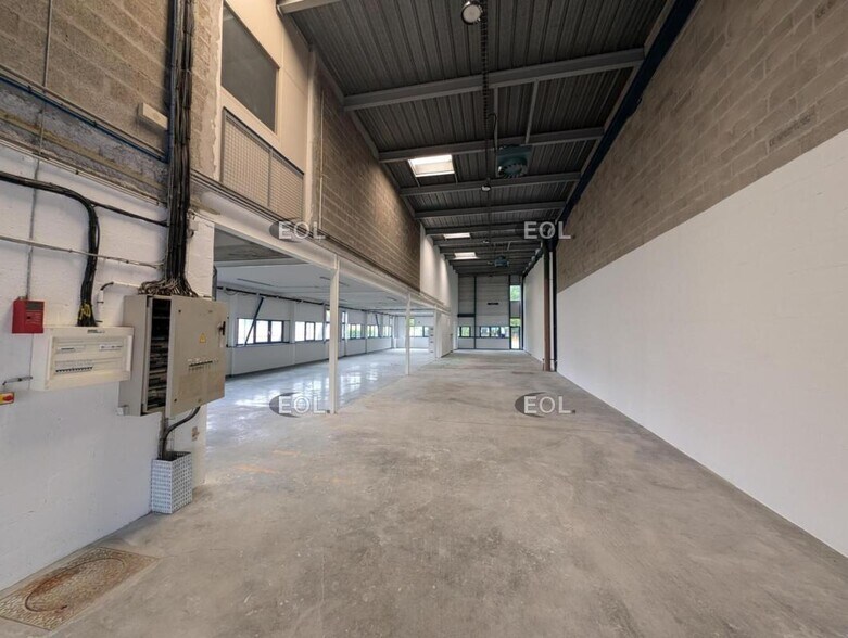 Flex in Fresnes for lease - Interior Photo - Image 1 of 6