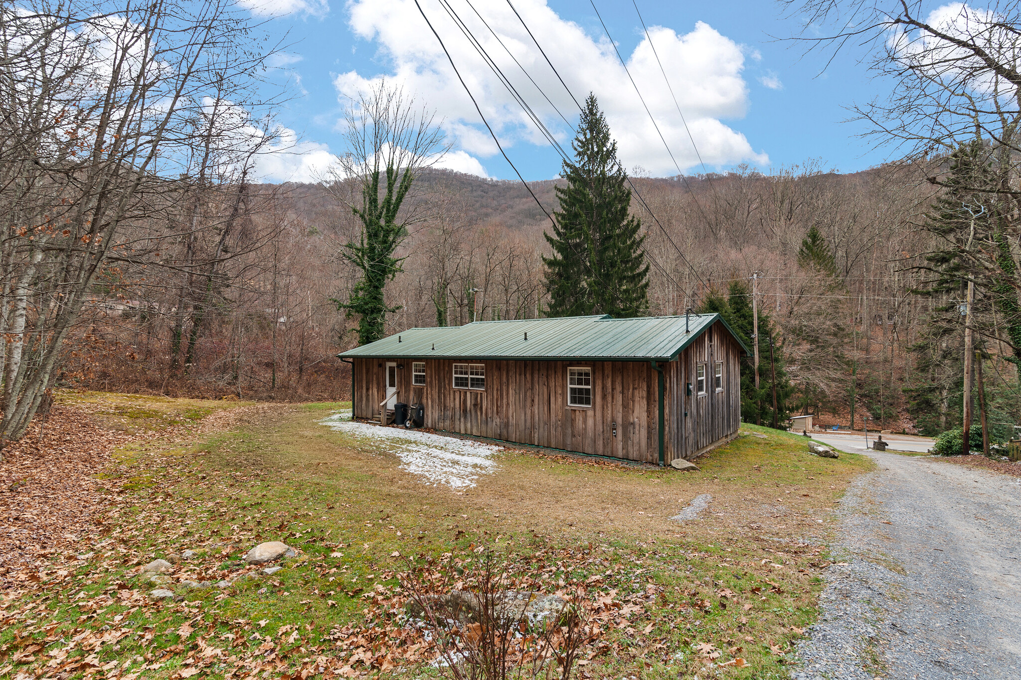 28 Mull Cove Rd, Maggie Valley, NC à vendre Photo principale- Image 1 de 7