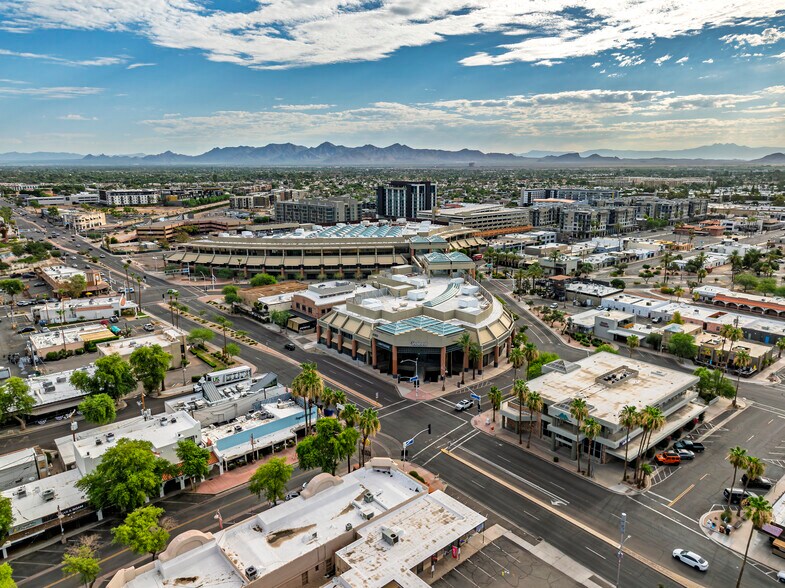 4301 N Scottsdale Rd, Scottsdale, AZ à louer - Photo du bâtiment - Image 2 de 18