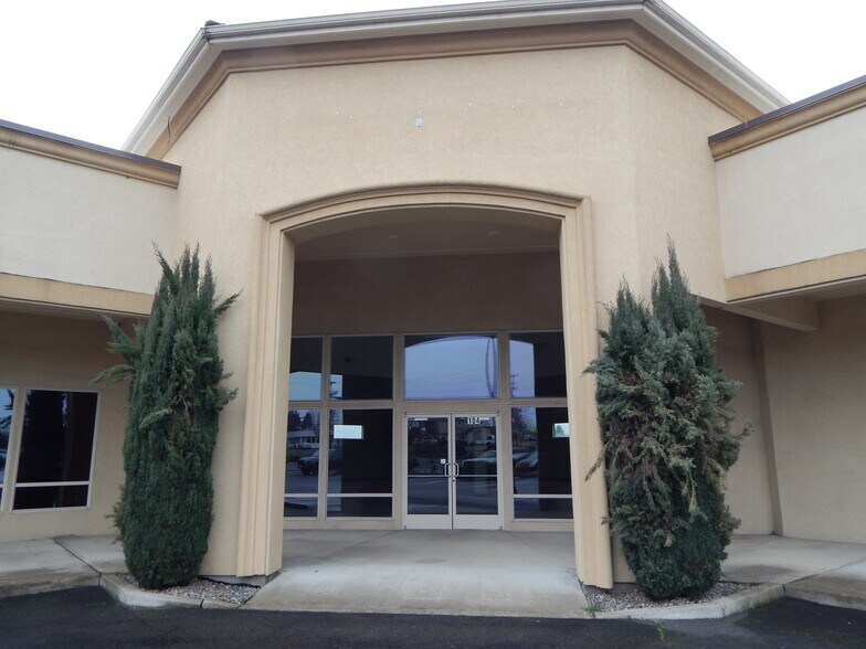 145 Myrtle St, Sutherlin, OR à louer - Photo du bâtiment - Image 3 de 5